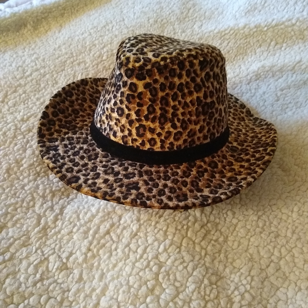 DAVID & YOUNG Cheetah Print Hat